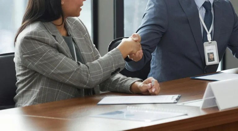 El poder inquebrantable del «Genio Femenino»: La enseñanza silenciosa frente al ruido corporativo